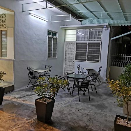 G Fortune Guest House Victoria Green 조지타운 외부 사진